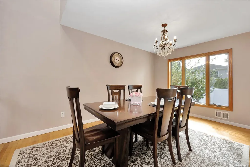14 Sutton Lane Hewlett NY 11557
