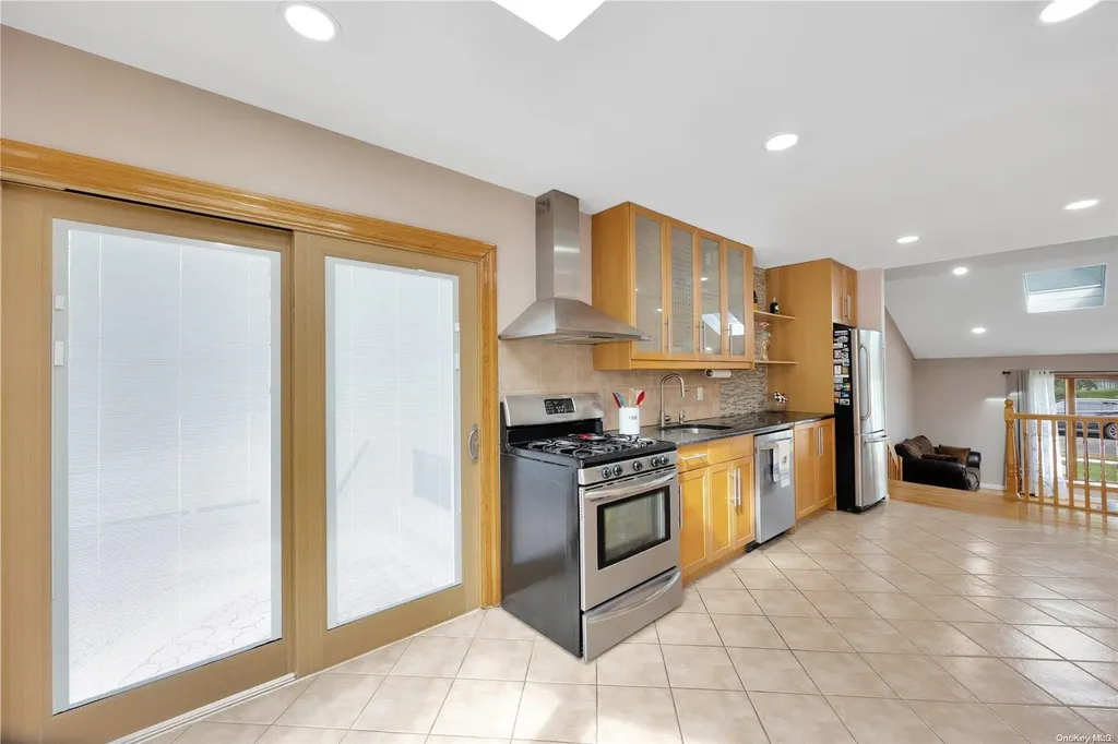 14 Sutton Lane Hewlett NY 11557