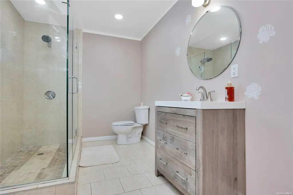 14 Sutton Lane Hewlett NY 11557