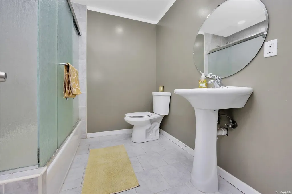14 Sutton Lane Hewlett NY 11557