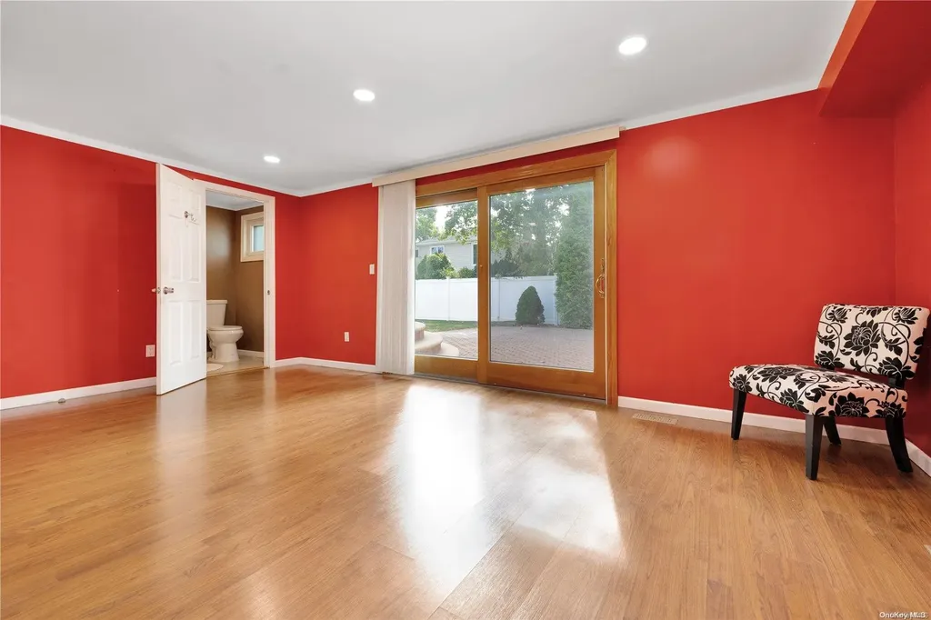 14 Sutton Lane Hewlett NY 11557