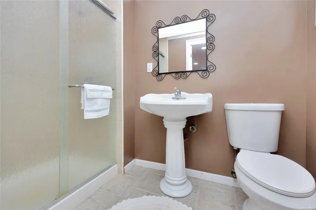14 Sutton Lane Hewlett NY 11557