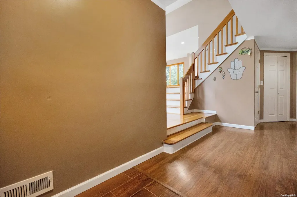 14 Sutton Lane Hewlett NY 11557
