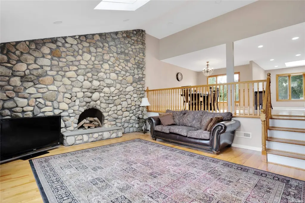14 Sutton Lane Hewlett NY 11557