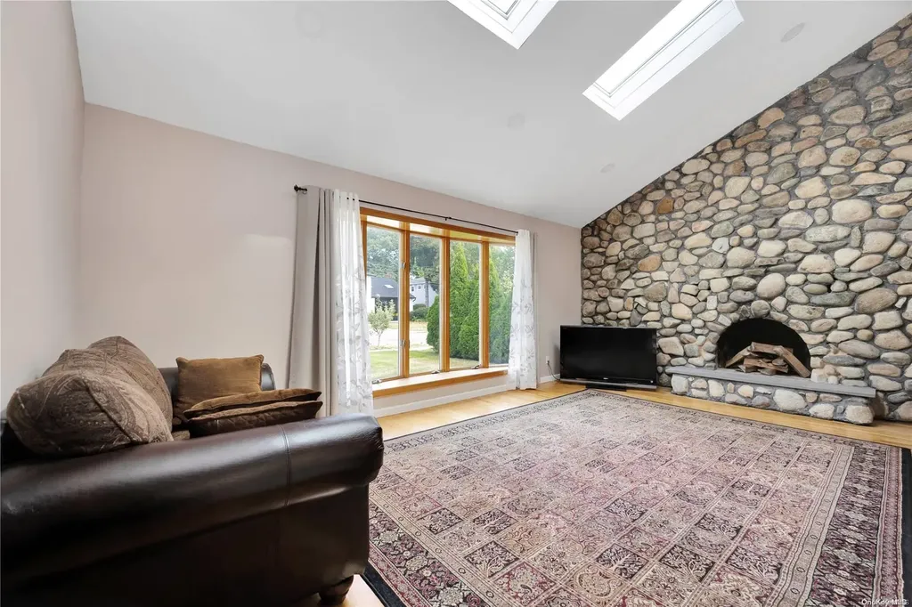 14 Sutton Lane Hewlett NY 11557