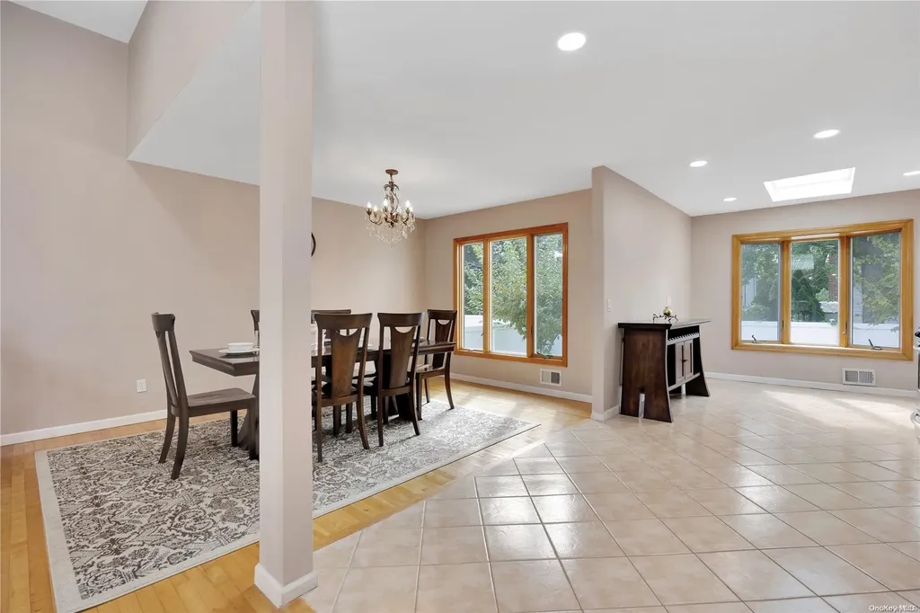 14 Sutton Lane Hewlett NY 11557