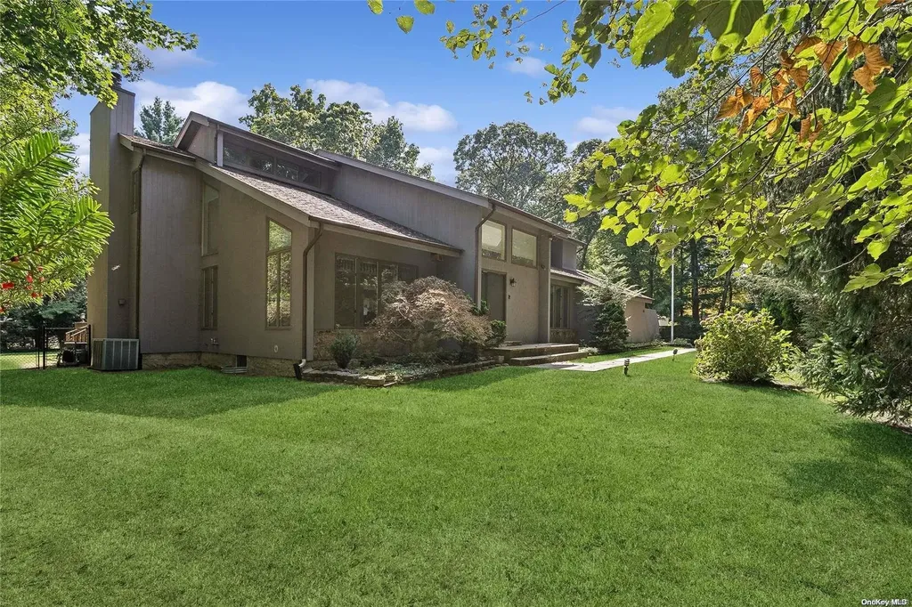 328 Edgewood Avenue Smithtown NY 11787