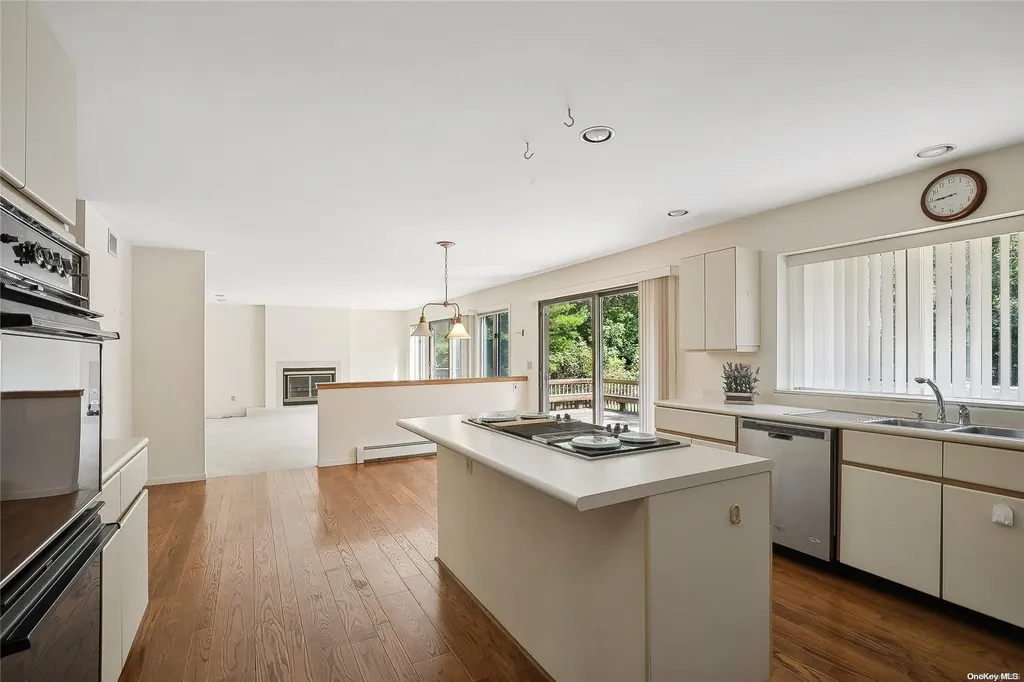328 Edgewood Avenue Smithtown NY 11787