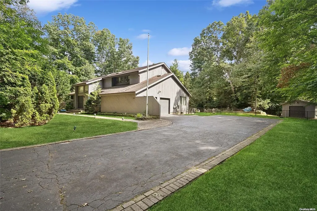 328 Edgewood Avenue Smithtown NY 11787
