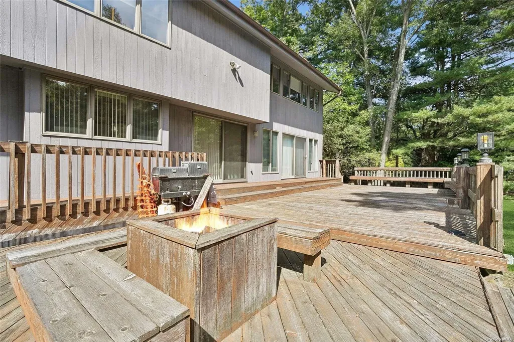 328 Edgewood Avenue Smithtown NY 11787