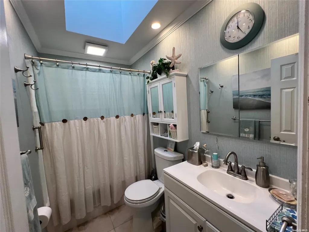 5 Huron Road Shirley NY 11967