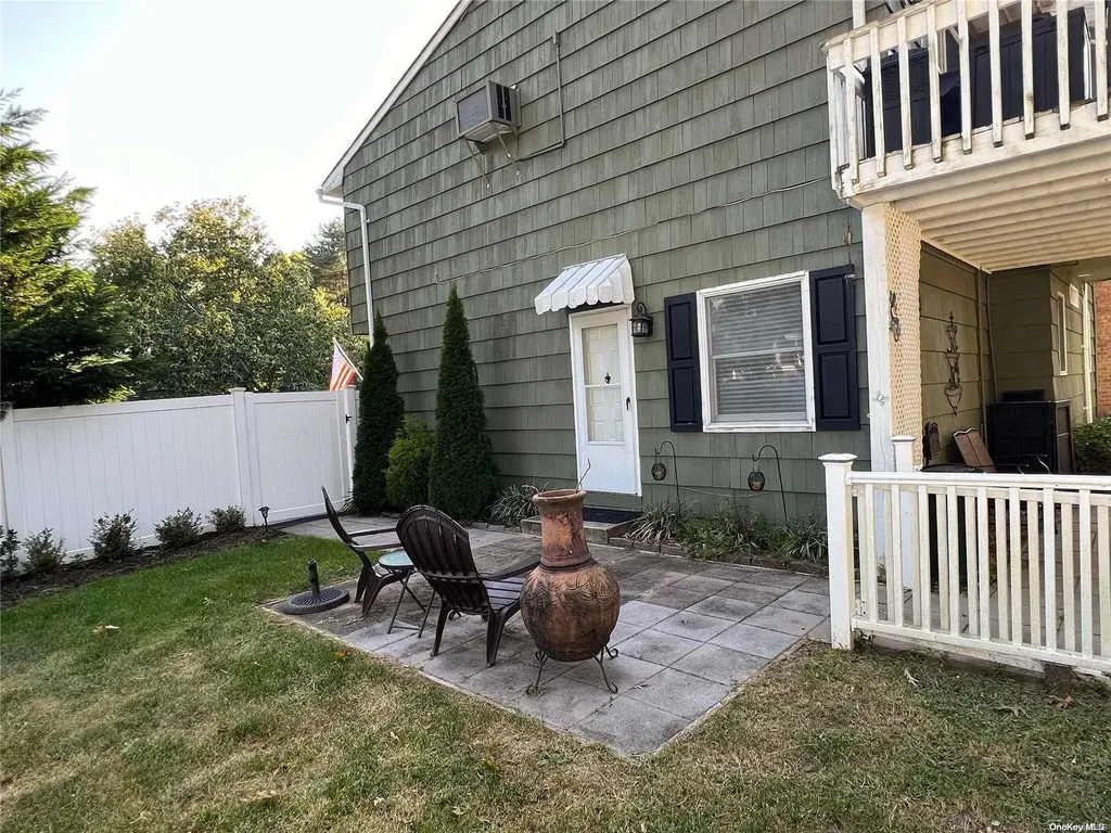 5 Huron Road Shirley NY 11967