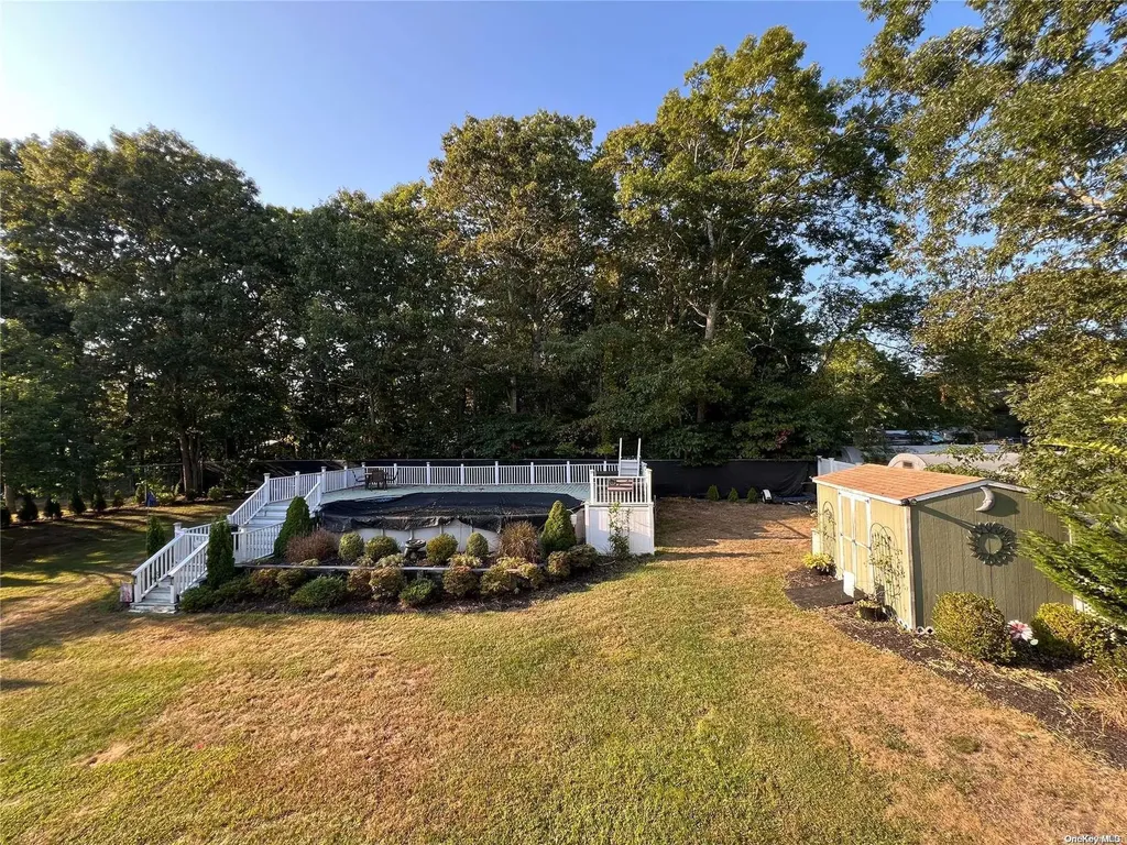 5 Huron Road Shirley NY 11967