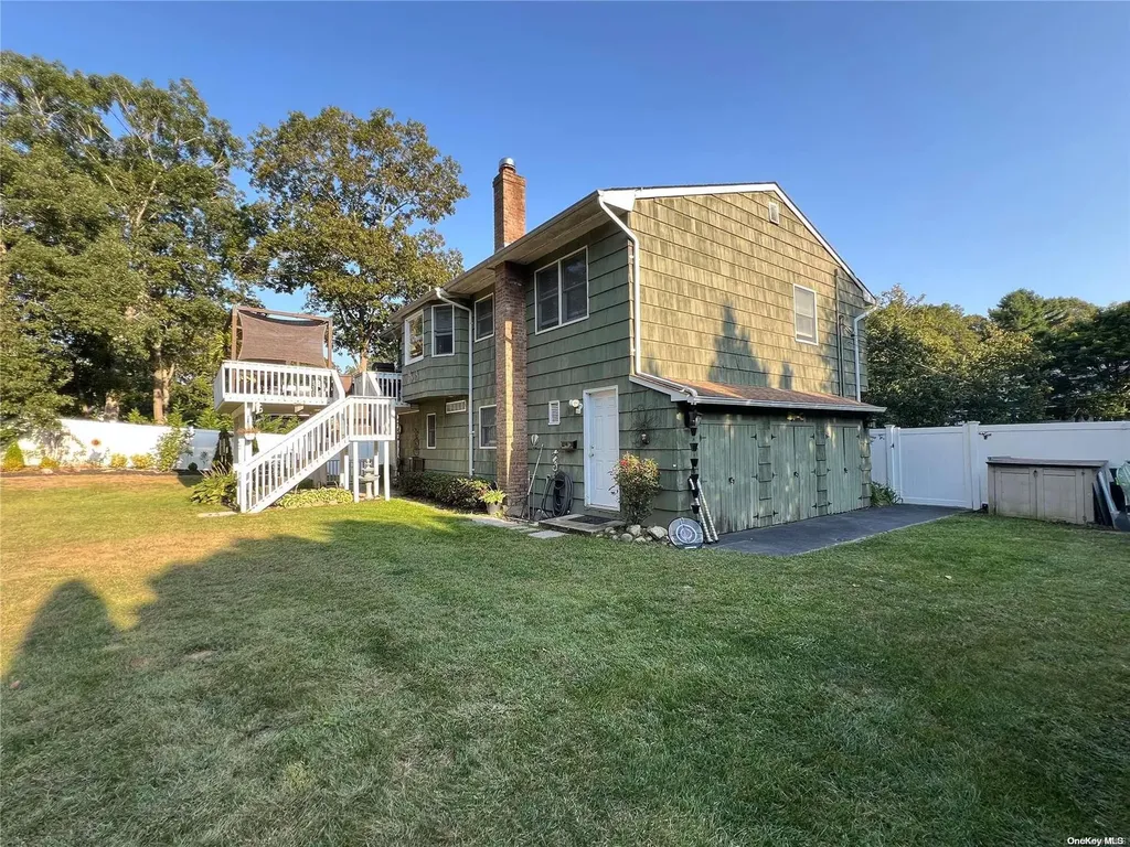 5 Huron Road Shirley NY 11967