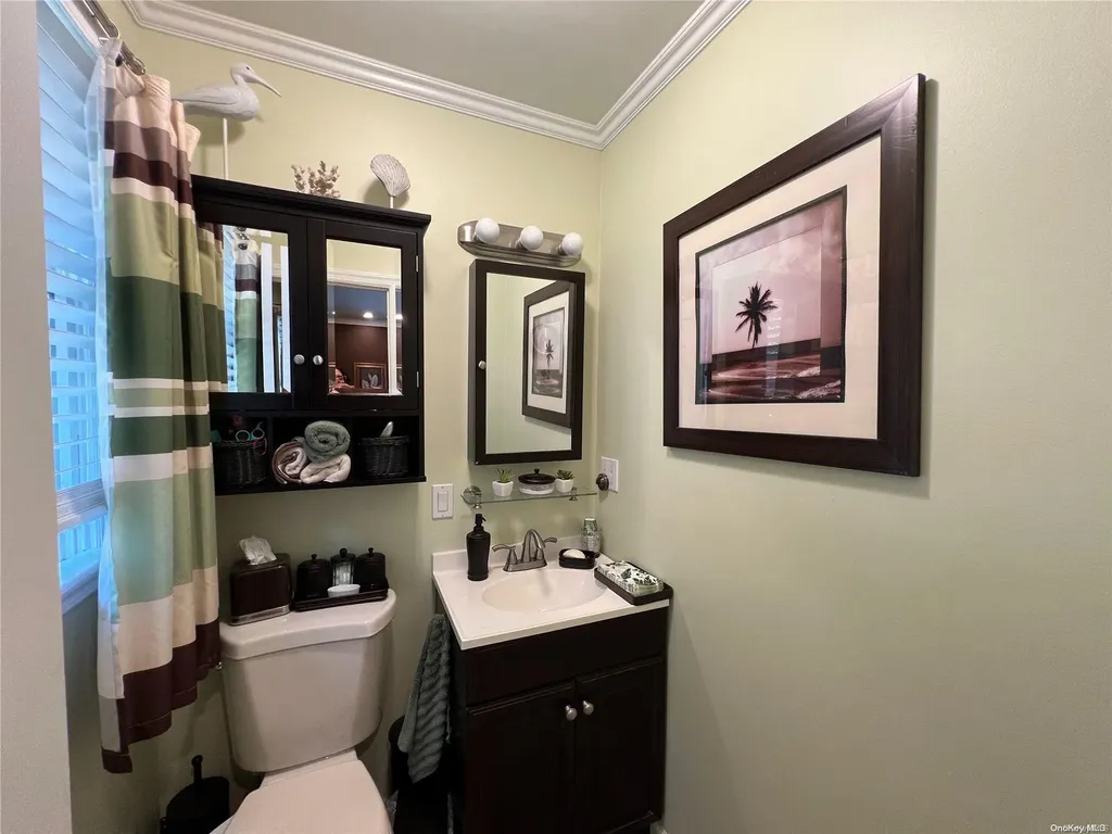 5 Huron Road Shirley NY 11967
