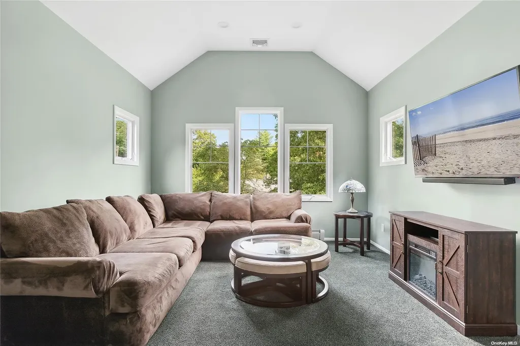 6 Ridgeview Lane Huntington NY 11743