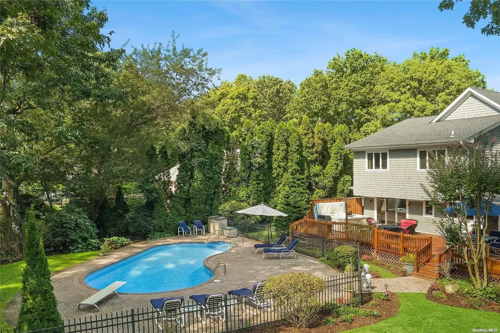 6 Ridgeview Lane Huntington NY 11743
