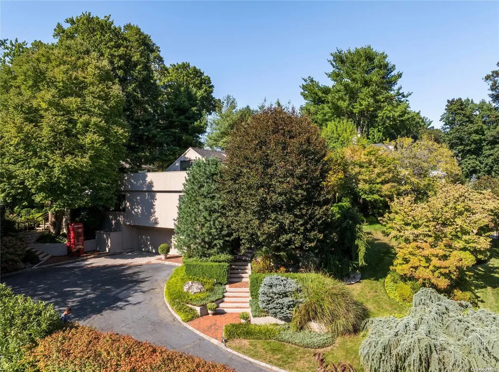 29 Hickory Drive Great Neck NY 11021