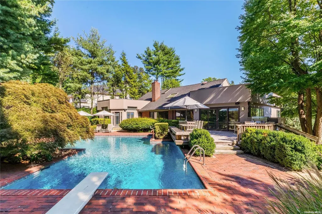 29 Hickory Drive Great Neck NY 11021