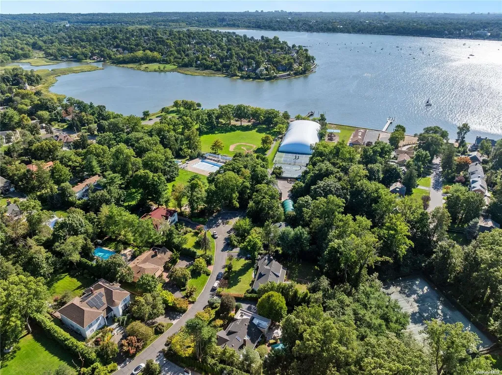 29 Hickory Drive Great Neck NY 11021