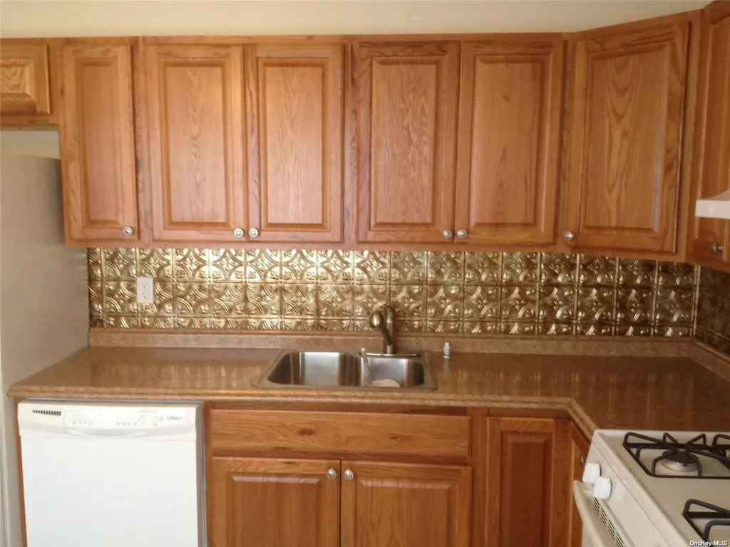 2 Weldon Street Islip NY 11751