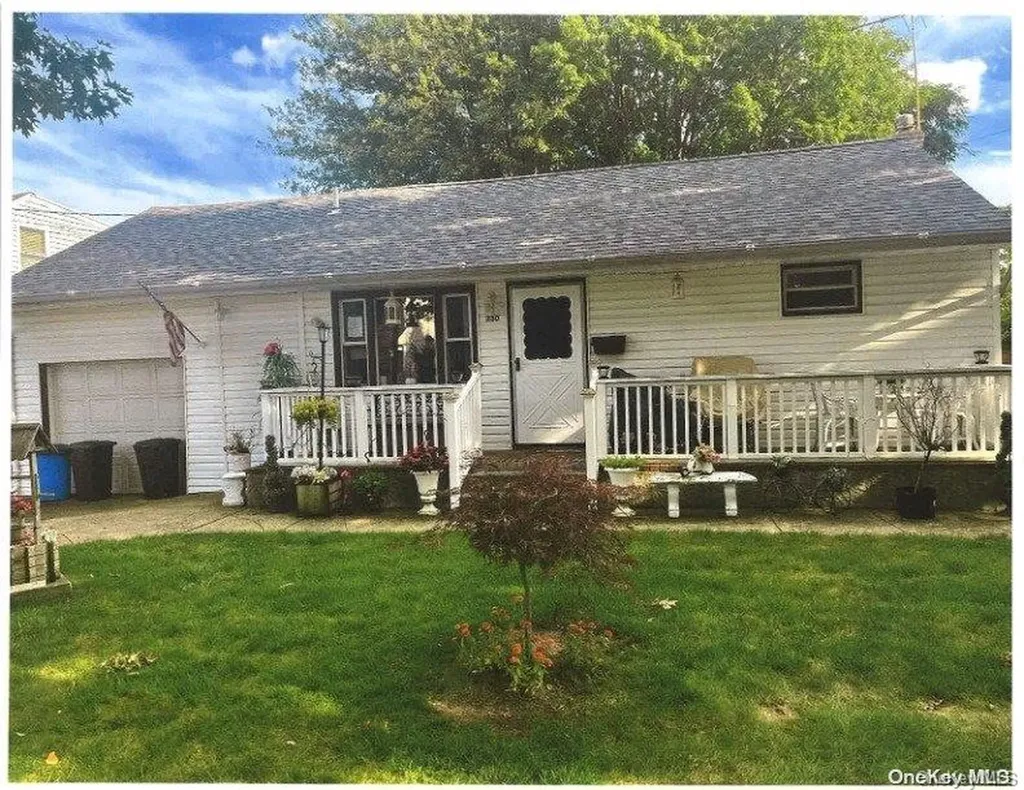 330 Florida Avenue Copiague NY 11726