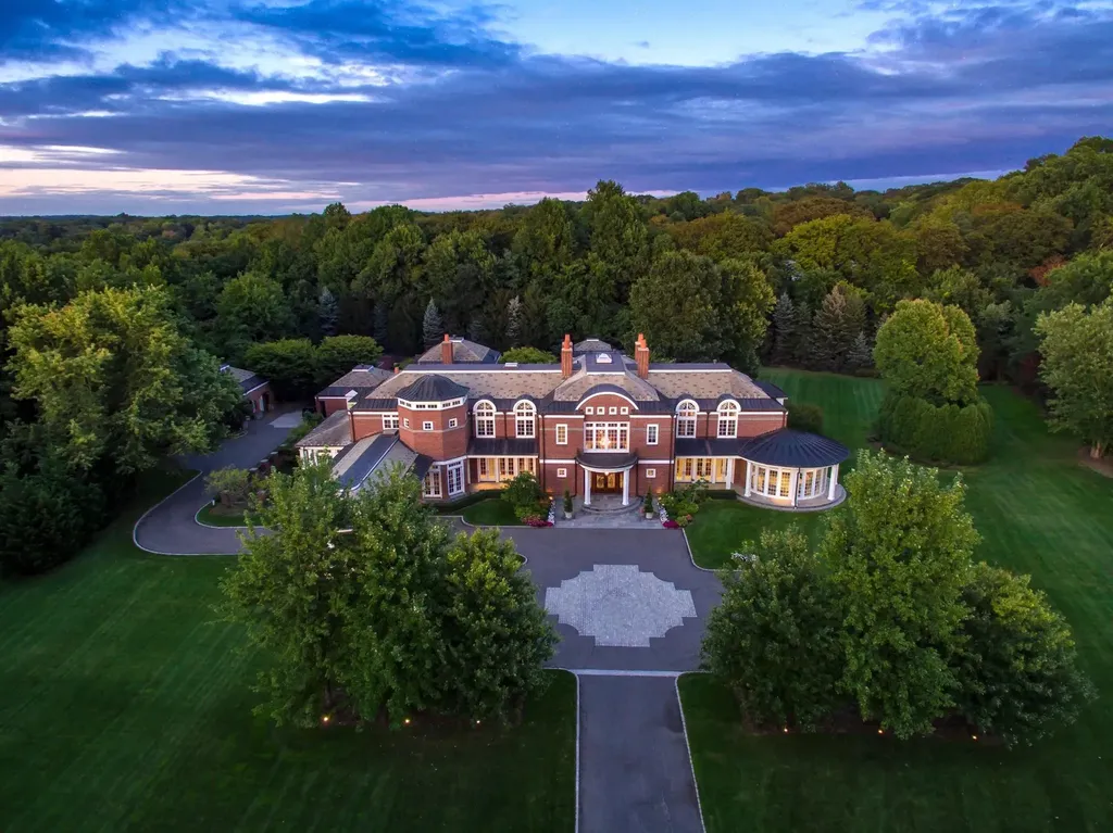 11 Dupont Court Brookville NY 11548