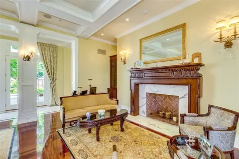 11 Dupont Court Brookville NY 11548
