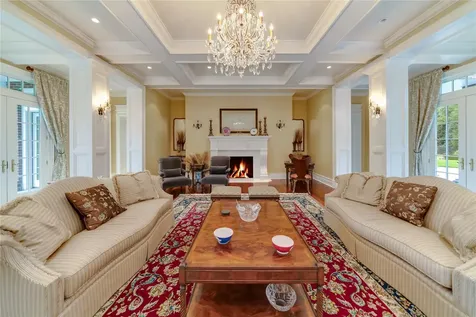 11 Dupont Court Brookville NY 11548