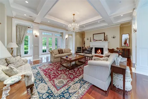 11 Dupont Court Brookville NY 11548