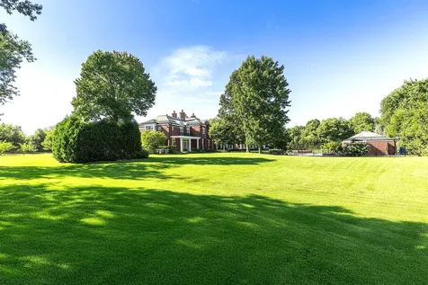 11 Dupont Court Brookville NY 11548
