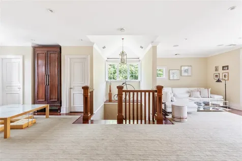 11 Dupont Court Brookville NY 11548