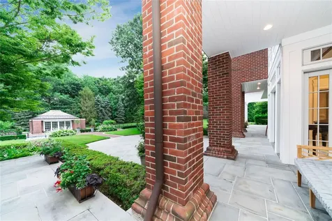 11 Dupont Court Brookville NY 11548