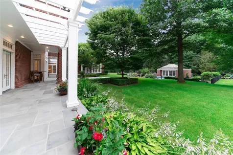 11 Dupont Court Brookville NY 11548