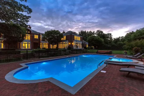 11 Dupont Court Brookville NY 11548