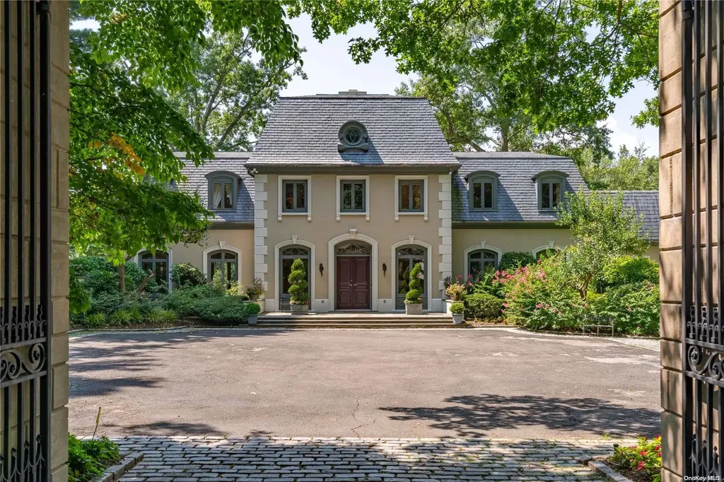 232 Cleft Road Mill Neck NY 11765