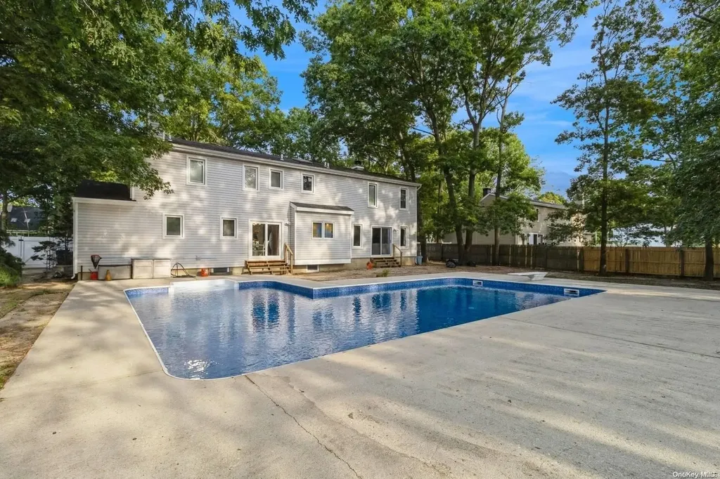 16 Sharon Drive Coram NY 11727
