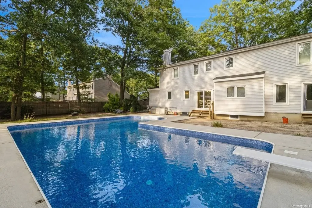 16 Sharon Drive Coram NY 11727