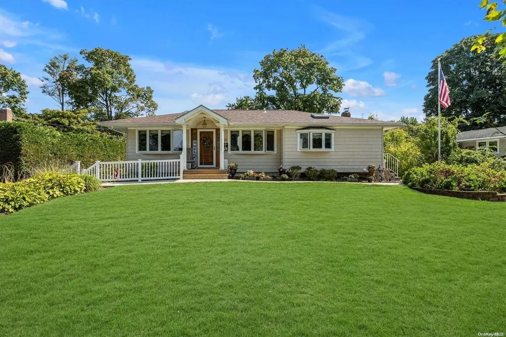 16 Plane Tree Lane Saint James NY 11780