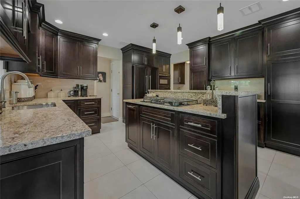 21 Jesse Way Mount Sinai NY 11766