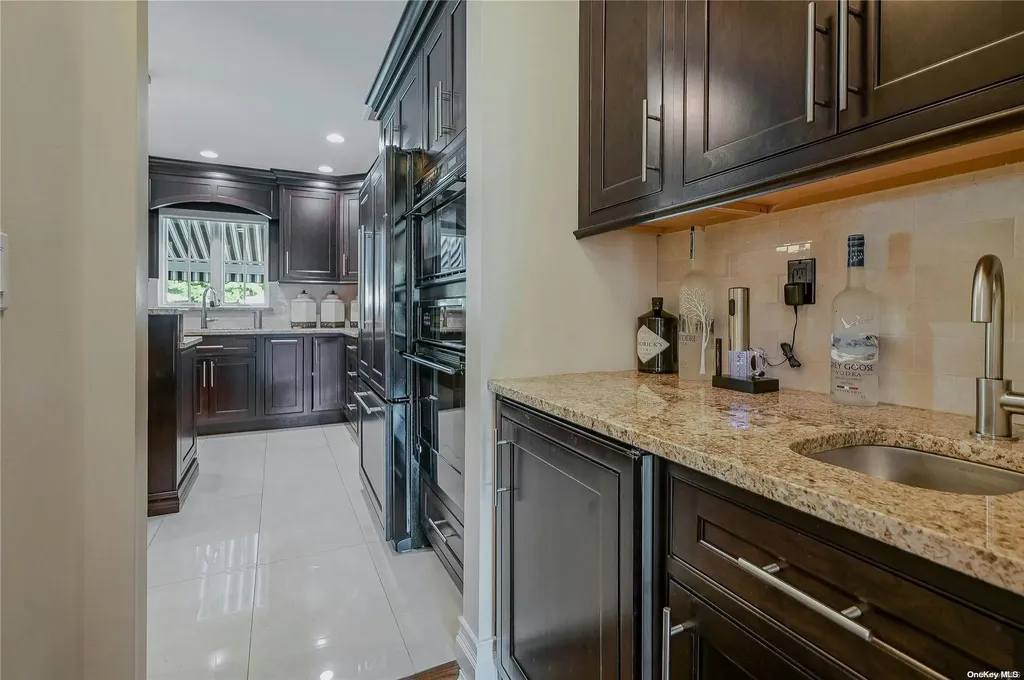 21 Jesse Way Mount Sinai NY 11766