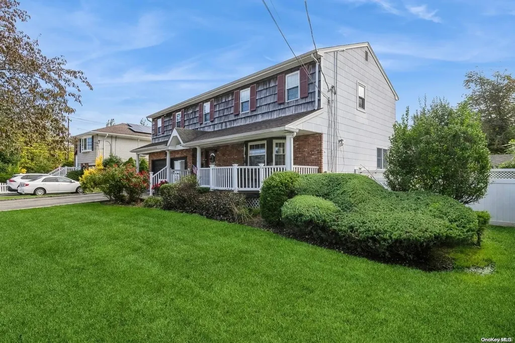 2 Bishop Court Bethpage NY 11714