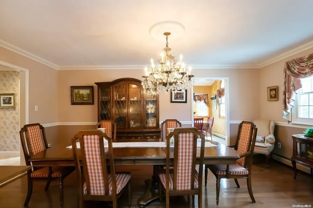 2 Bishop Court Bethpage NY 11714