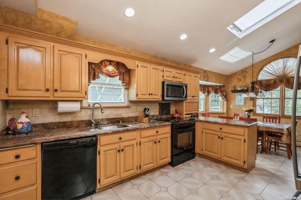 2 Bishop Court Bethpage NY 11714
