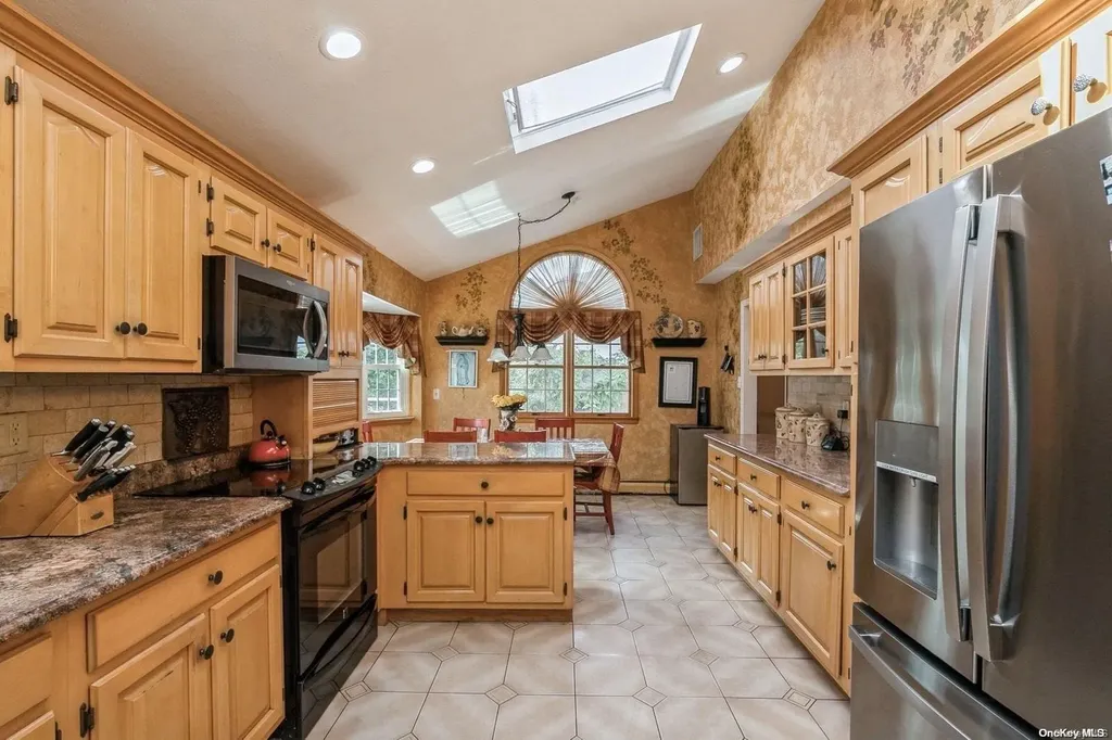 2 Bishop Court Bethpage NY 11714