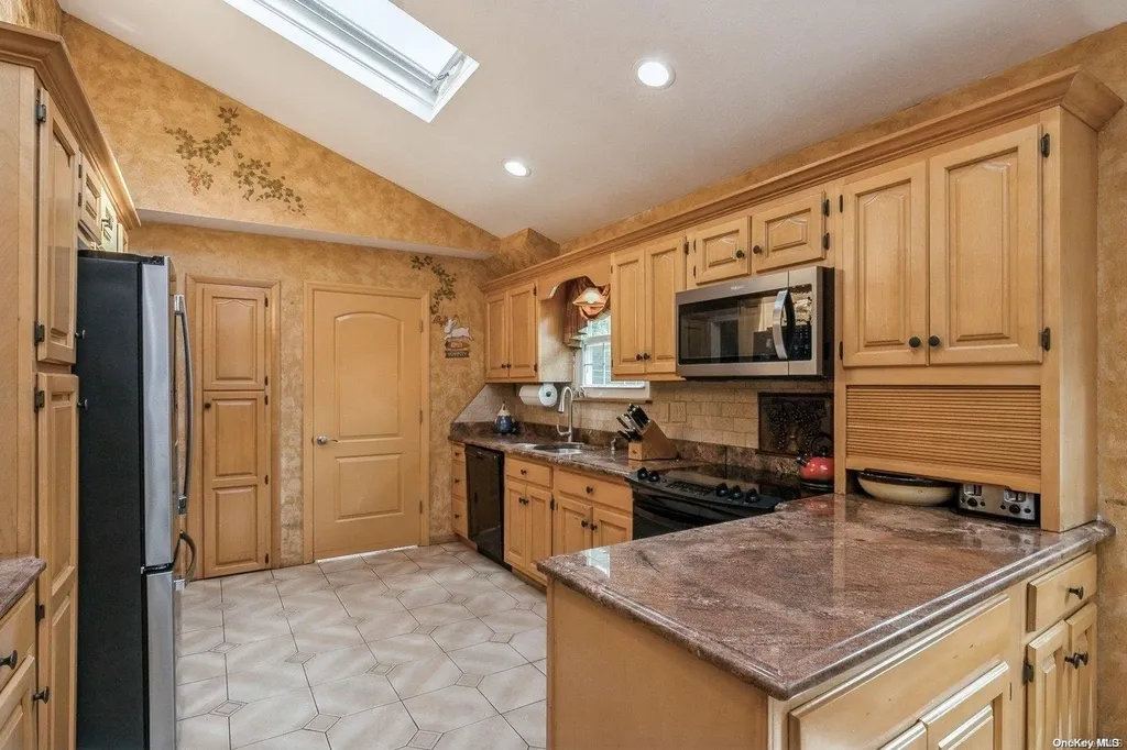 2 Bishop Court Bethpage NY 11714
