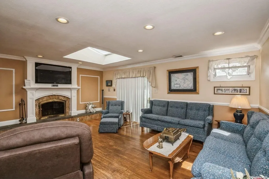 2 Bishop Court Bethpage NY 11714