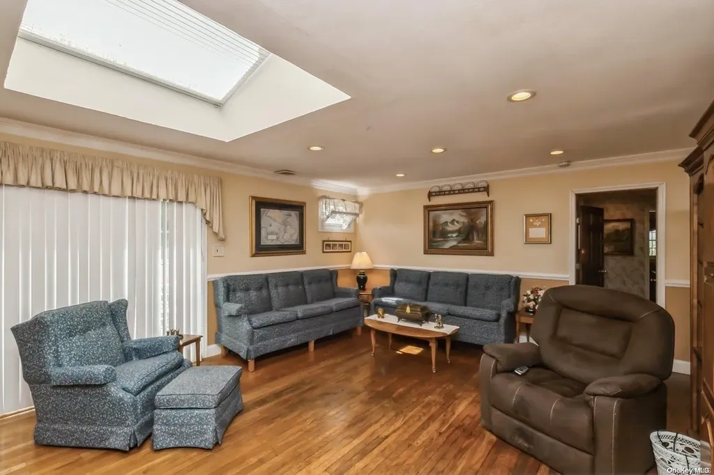 2 Bishop Court Bethpage NY 11714