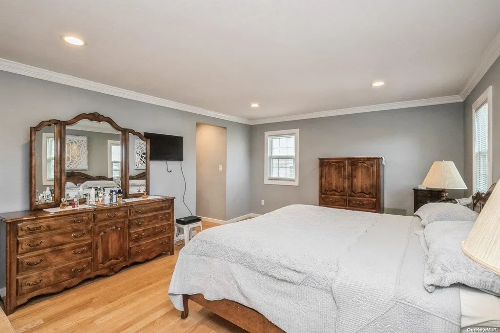 2 Bishop Court Bethpage NY 11714