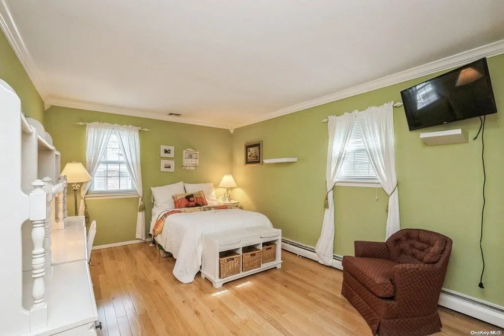 2 Bishop Court Bethpage NY 11714
